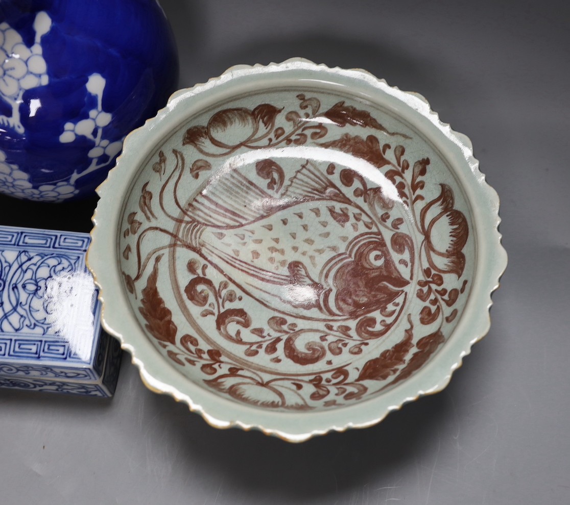 A Chinese blue and white vase, 23 cm high a similar box and two porcelain bowls